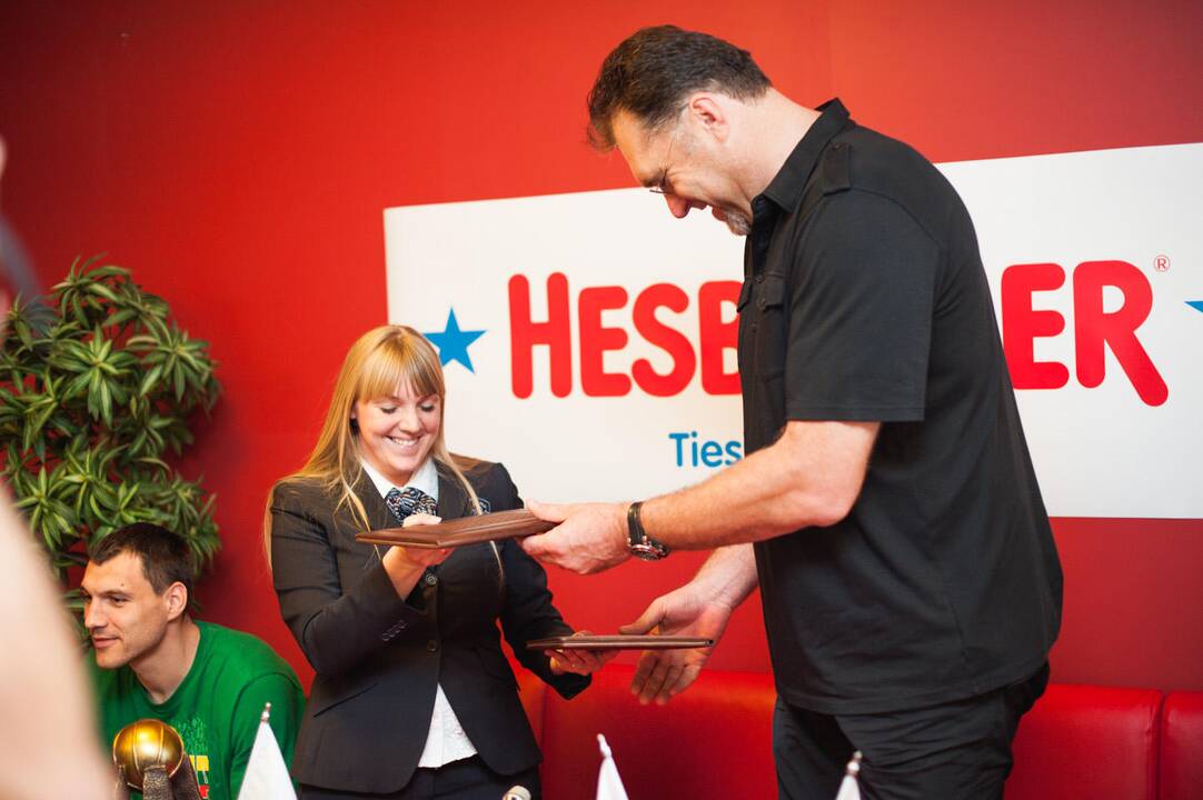„Hesburger“ tapo oficialiu Lietuvos vyrų krepšinio rinktinės rėmėju