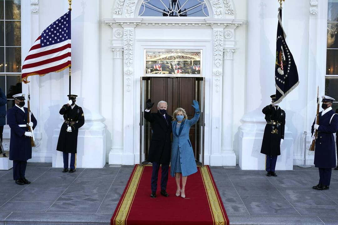 Joe Bidenas su žmona Jill 