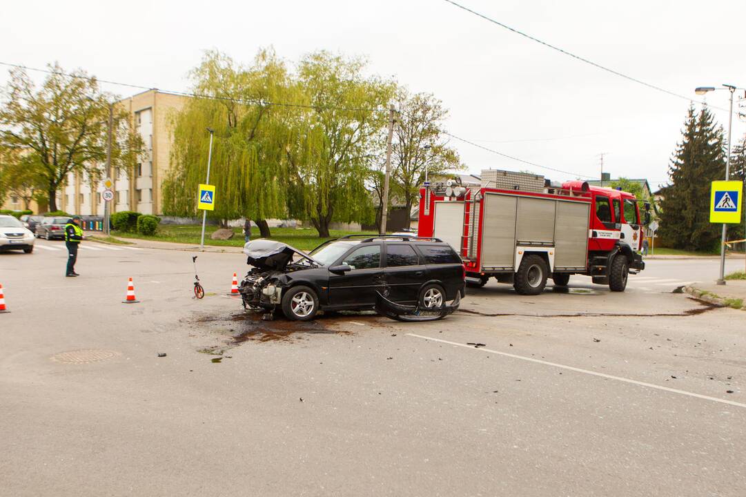 Avarija Kalniečių ir Žeimenos gatvių sankryžoje