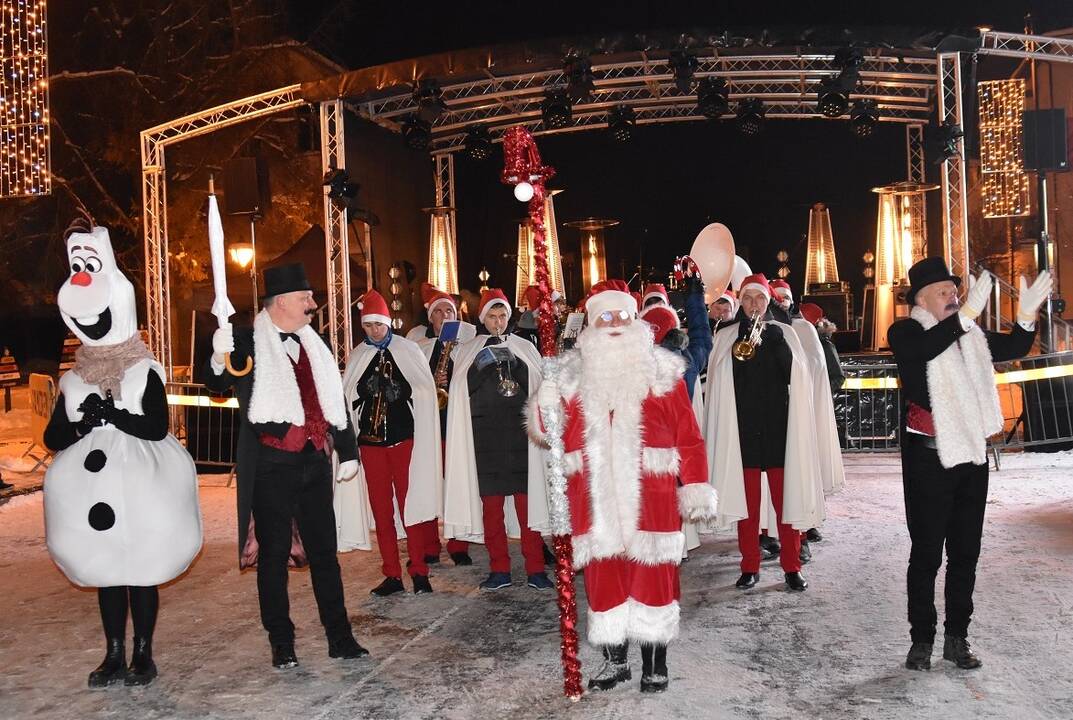 Mažeikiuose atidarytas Kalėdinis miestelis