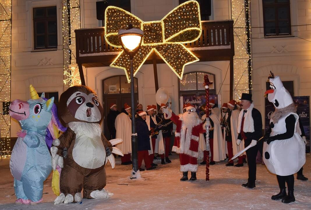 Mažeikiuose atidarytas Kalėdinis miestelis