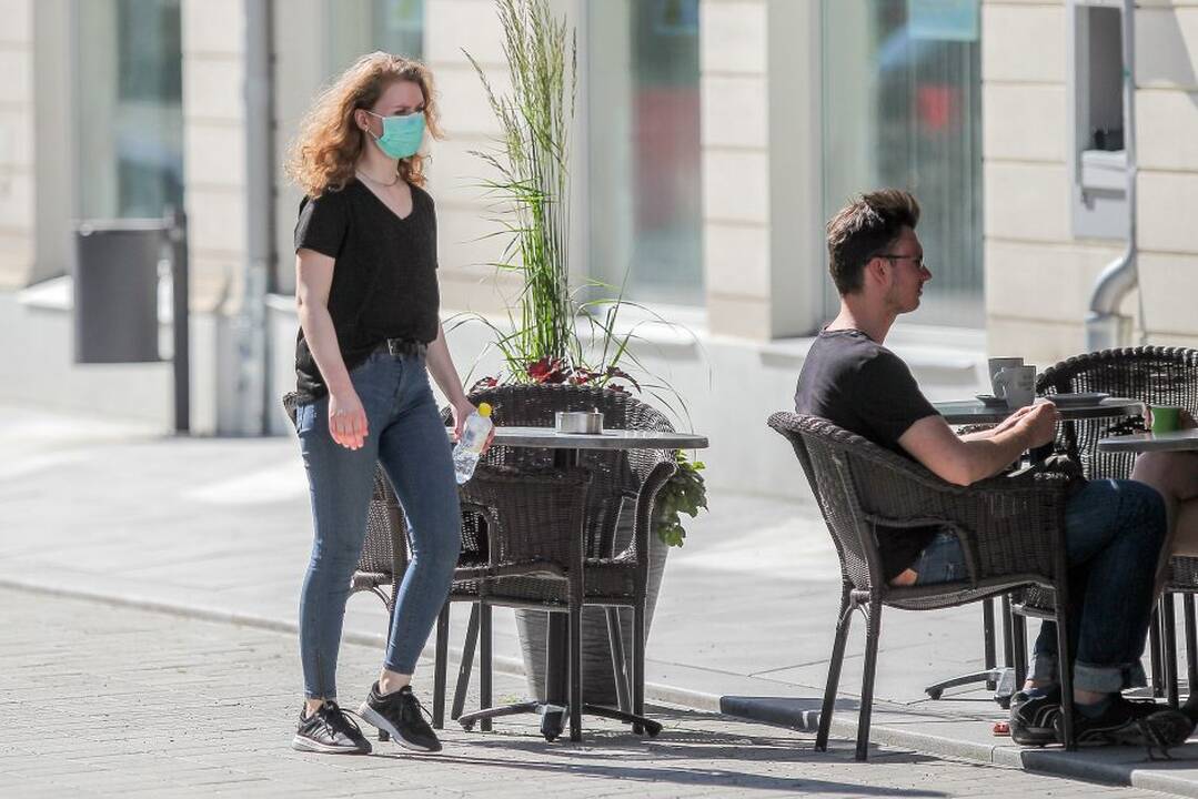 Nuo vidurnakčio atšaukiamas karantinas