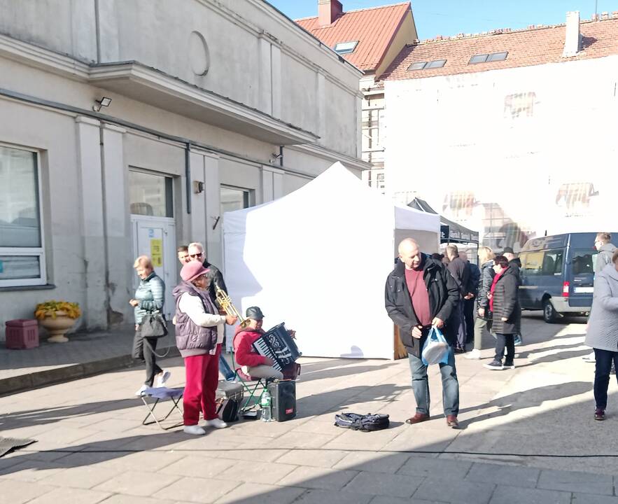 Asociacijos „Seni kibirai“ paroda ir amatininkų bei tautodailininkų mugė „Dūzgia avilys“