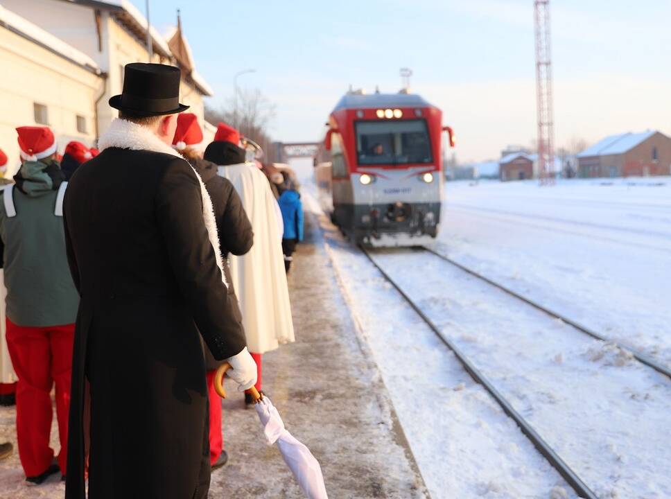 Mažeikiuose atidarytas Kalėdinis miestelis