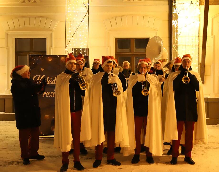 Mažeikiuose atidarytas Kalėdinis miestelis