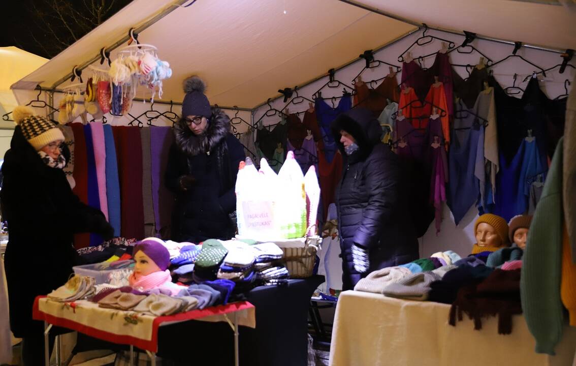 Mažeikiuose atidarytas Kalėdinis miestelis