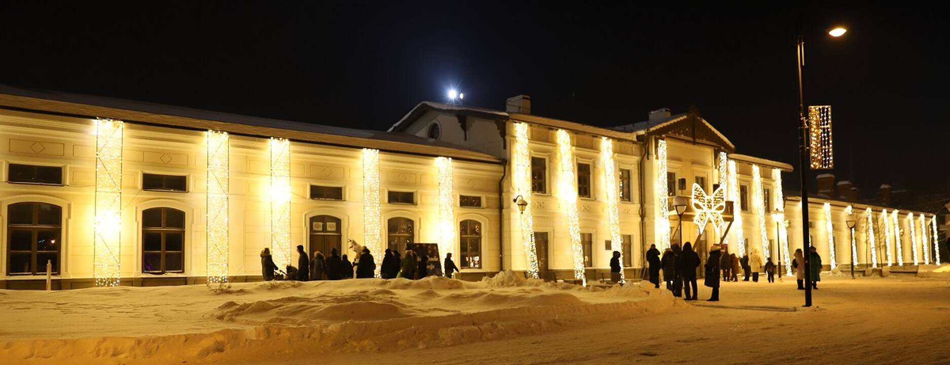 Mažeikiuose atidarytas Kalėdinis miestelis