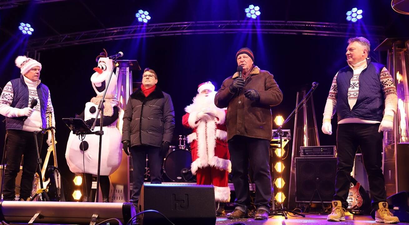Mažeikiuose atidarytas Kalėdinis miestelis