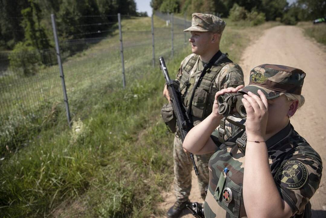 Pasienyje su Baltarusija per praėjusią parą apgręžta apie 40 migrantų, niekas neįleistas