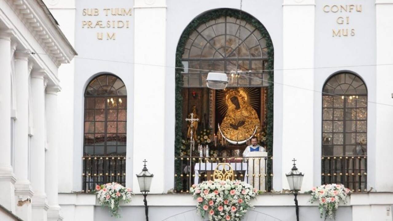 Vilnius: nuo piktadario Aušros vartų paveikslą apsaugojo Mergelės Marijos antausis