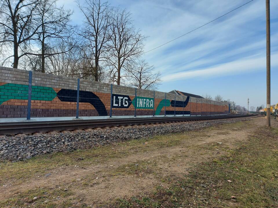 Šiauliuose „LTG Infra“ įrengė dvi traukinių triukšmą slopinančias sienutes