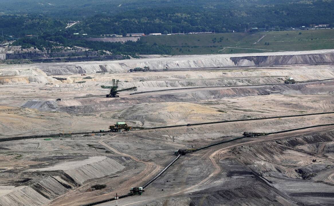 Lenkijoje po avarijos dar vienoje anglių kasykloje dingo 10 žmonių