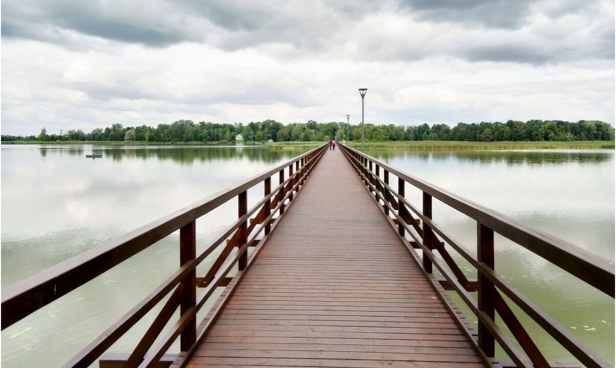 Kapitaliai suremontuotas tiltas per Širvėnos ežerą Biržuose