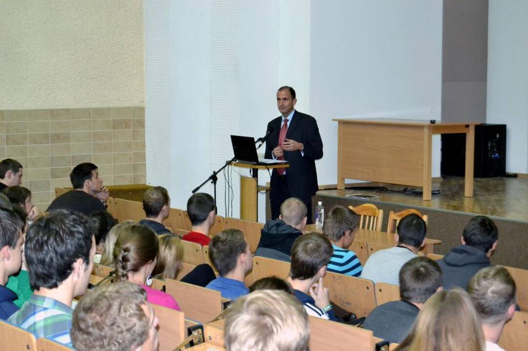 Tarptautiniame krepšinio seminare Kaune - NBA viceprezidento paskaitos