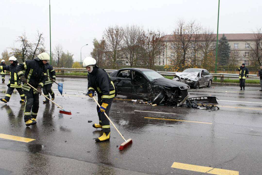 Avarija ant Mokyklos gatvės tilto