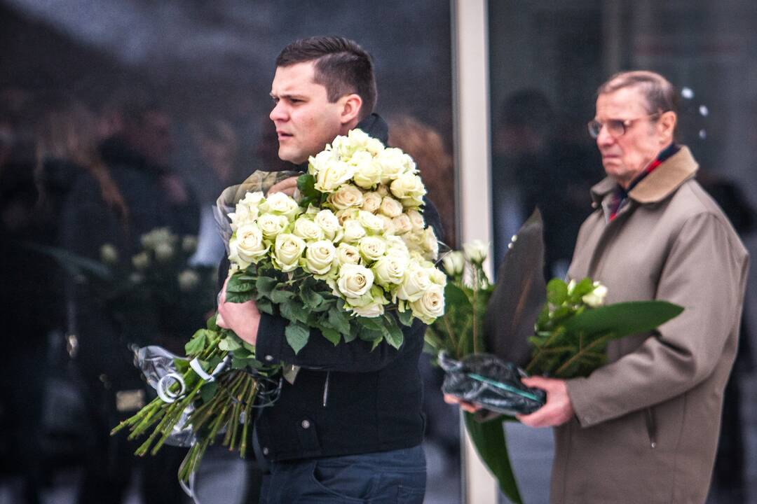 Į paskutinę kelionę palydėta nužudyta žurnalistė