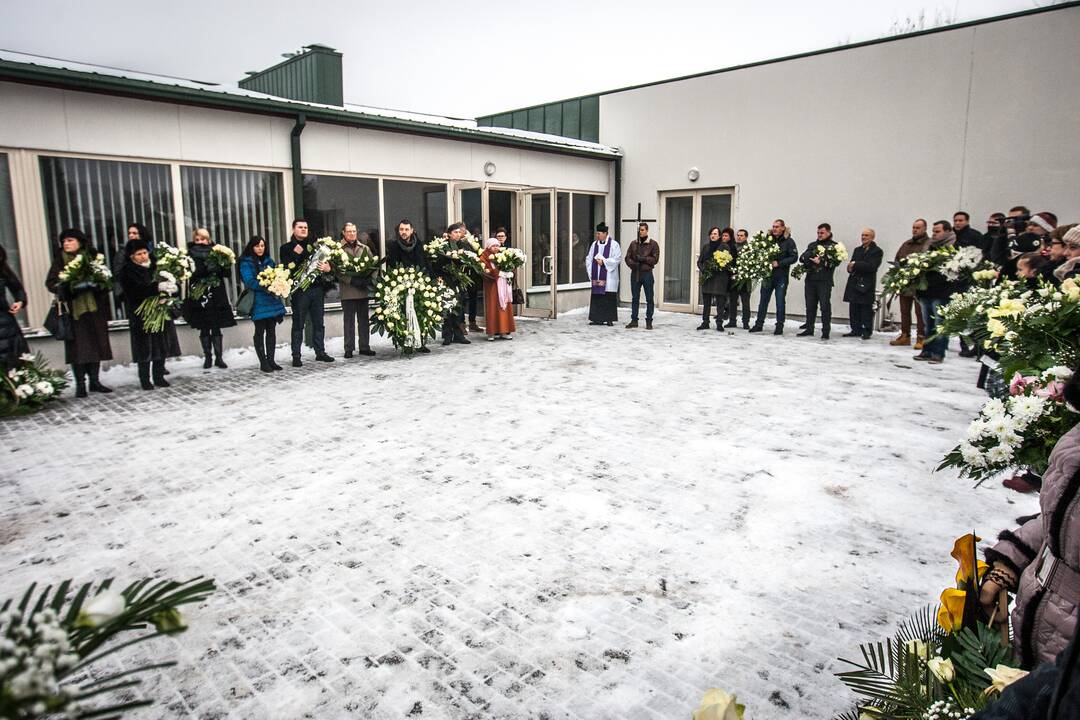 Į paskutinę kelionę palydėta nužudyta žurnalistė