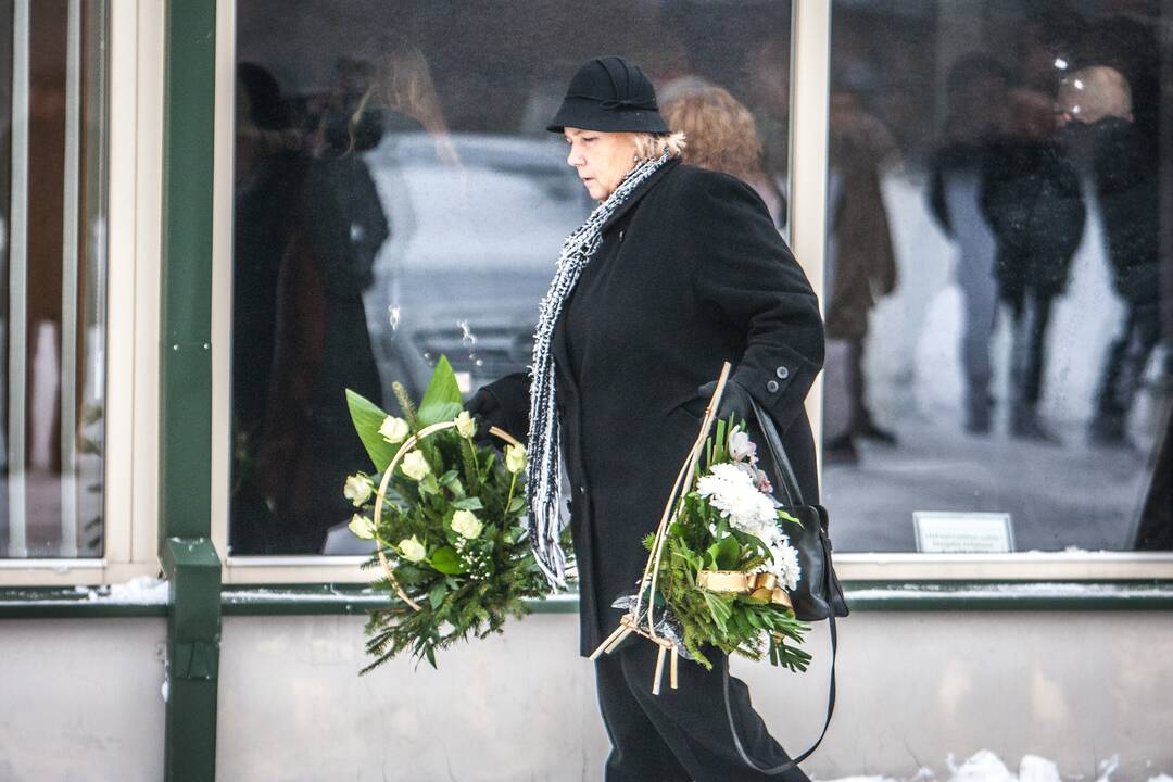 Į paskutinę kelionę palydėta nužudyta žurnalistė