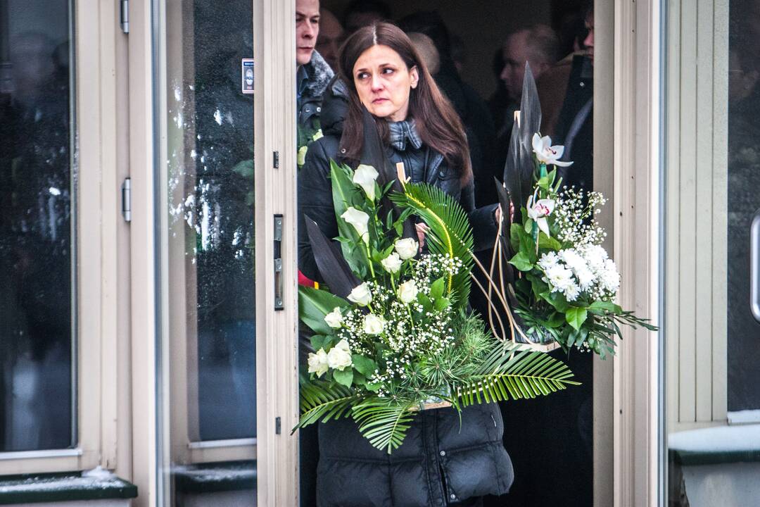 Į paskutinę kelionę palydėta nužudyta žurnalistė
