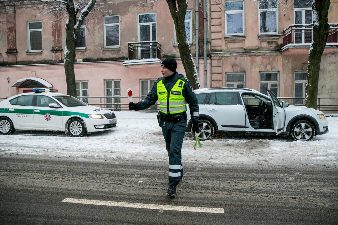 Kauno policija sveikino moteris su Kovo 8 d.