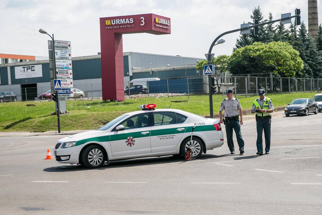 Mokomojo sunkvežimio ir lengvojo automobilio avarija Taikos pr. 