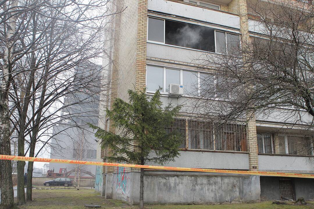 Kaune, Savanorių prospekte, daugiabutyje trečiadienį įsiplieskė gaisras.