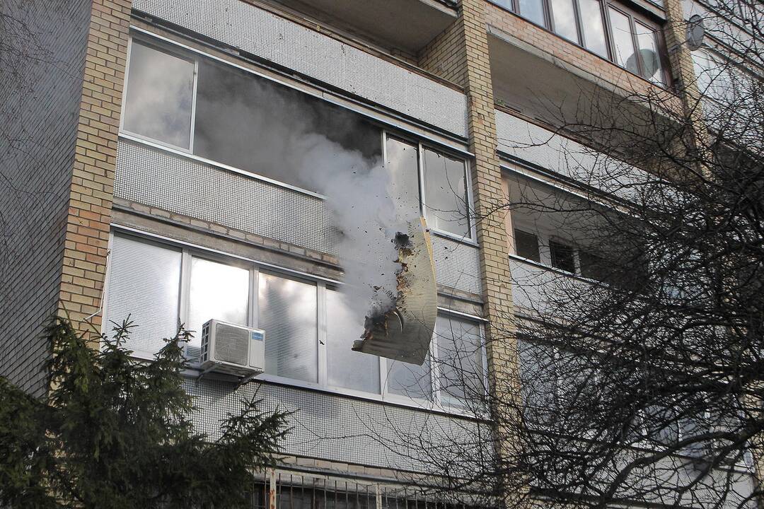 Kaune, Savanorių prospekte, daugiabutyje trečiadienį įsiplieskė gaisras.