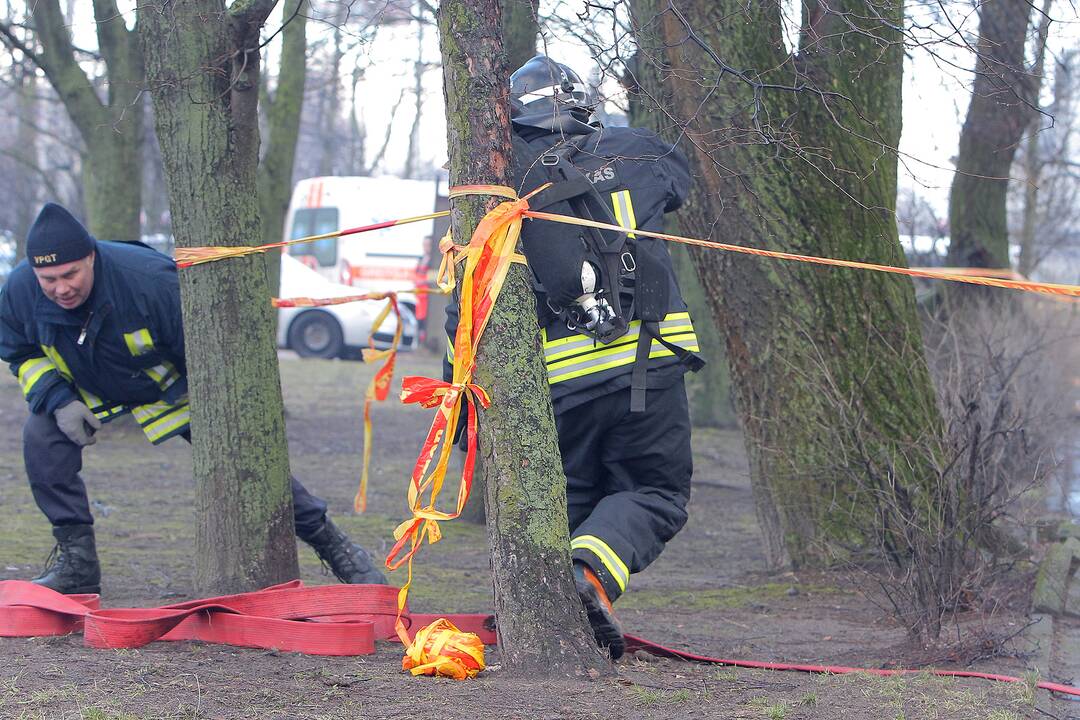 Kaune, Savanorių prospekte, daugiabutyje trečiadienį įsiplieskė gaisras.