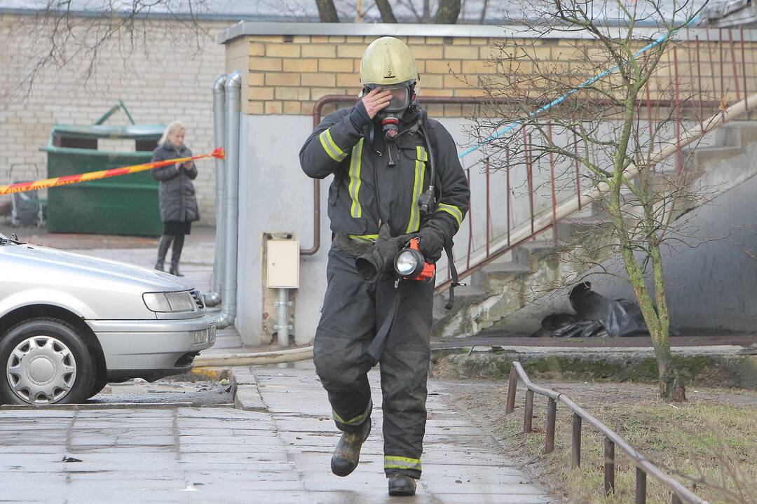 Kaune, Savanorių prospekte, daugiabutyje trečiadienį įsiplieskė gaisras.