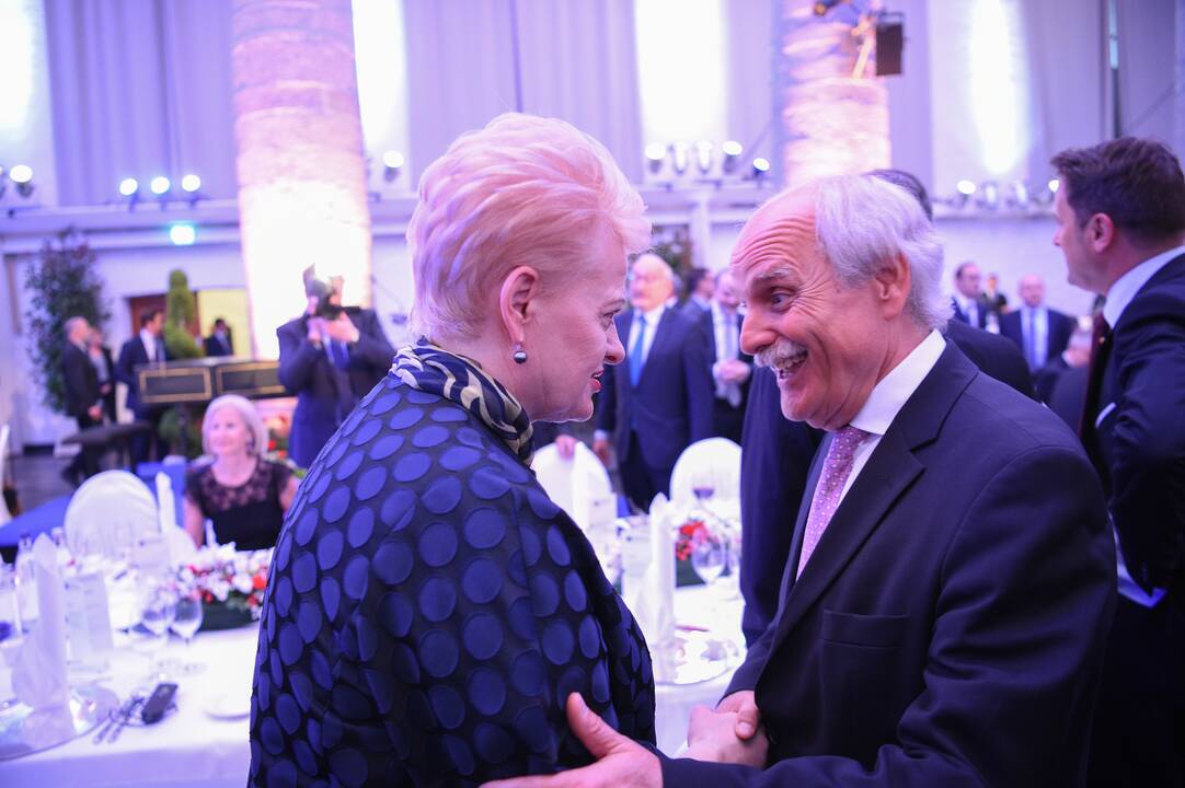 Prezidentė dalyvavo E. Macrono apdovanojime