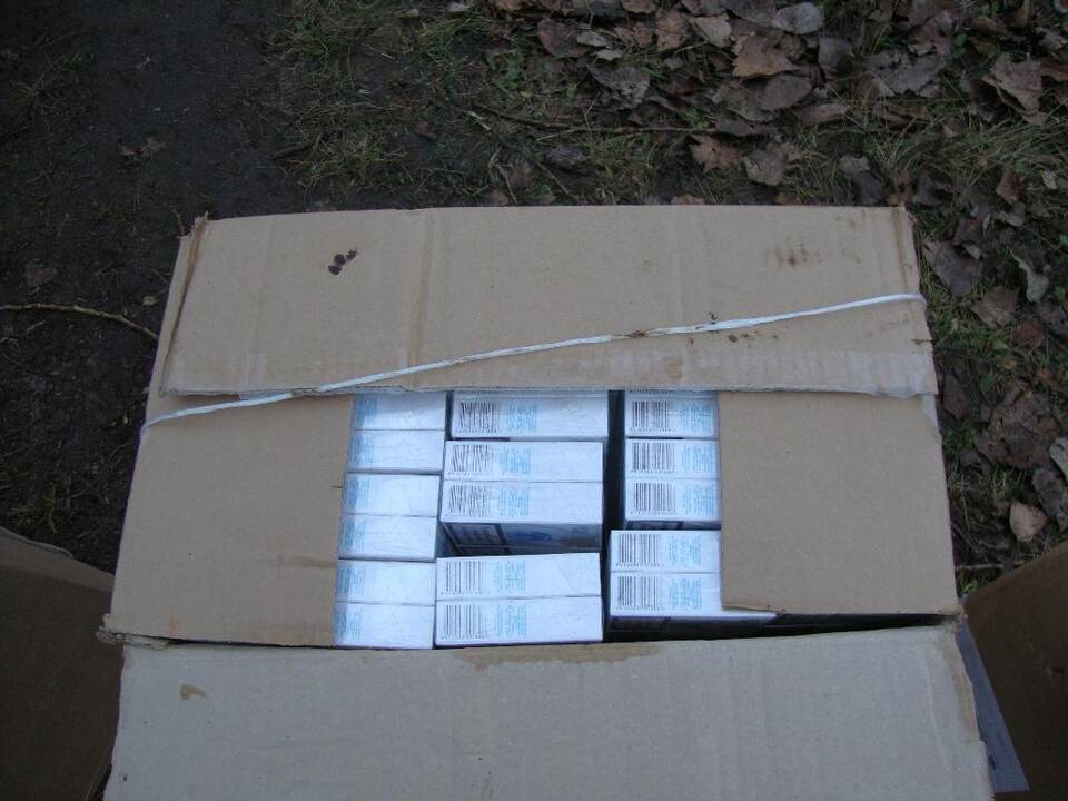 Kontrabandininkas neteko cigarečių, automobilio ir gavo 10 tūkst. litų baudą