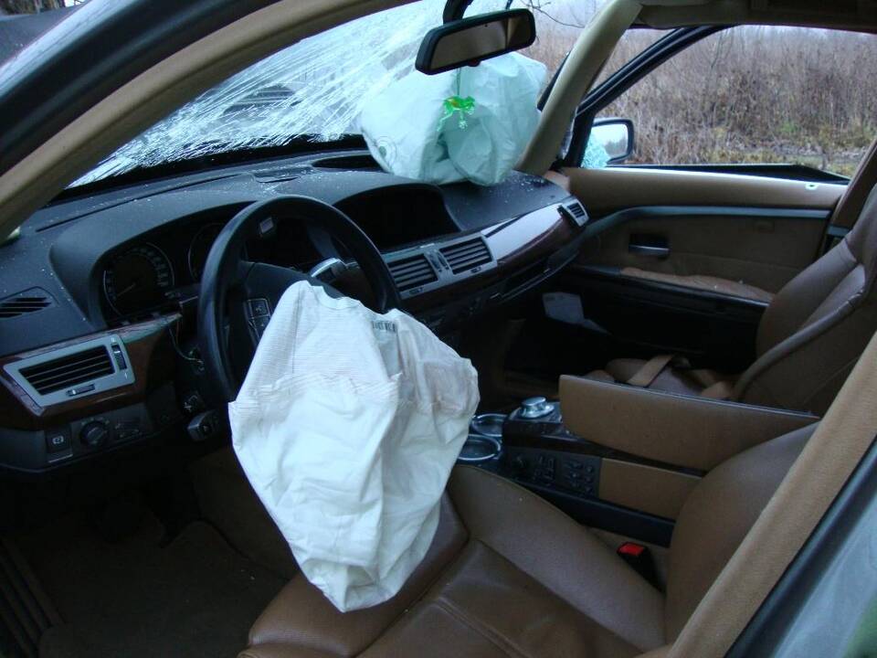 Kontrabandininkas neteko cigarečių, automobilio ir gavo 10 tūkst. litų baudą