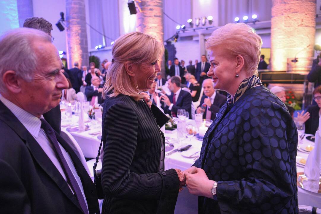 Prezidentė dalyvavo E. Macrono apdovanojime