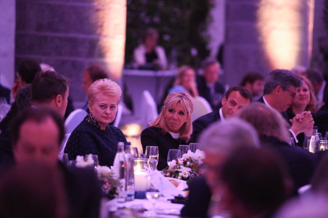 Prezidentė dalyvavo E. Macrono apdovanojime