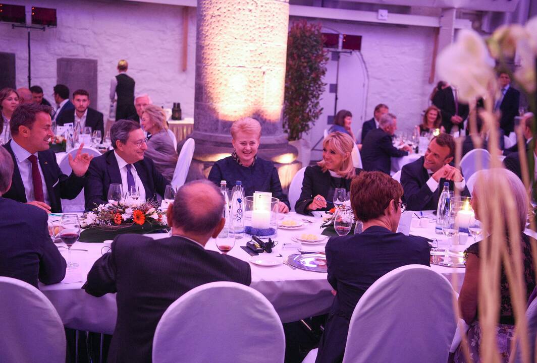 Prezidentė dalyvavo E. Macrono apdovanojime