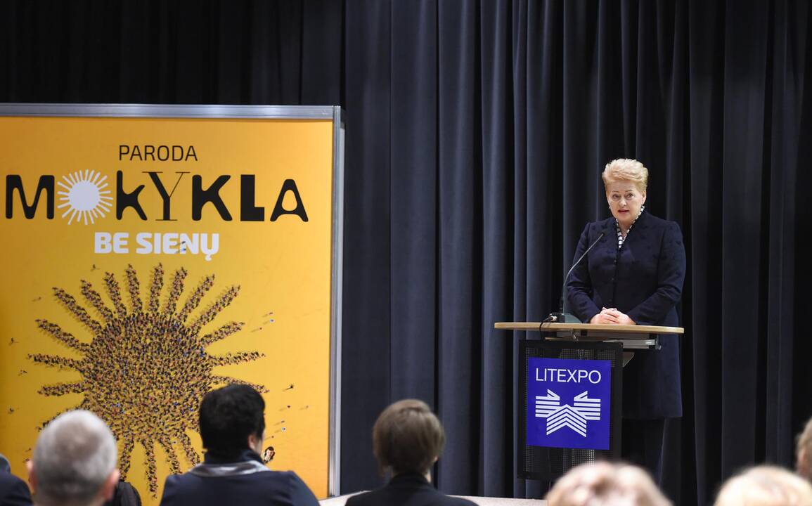Prezidentė aplankė parodą „Mokykla 2015“