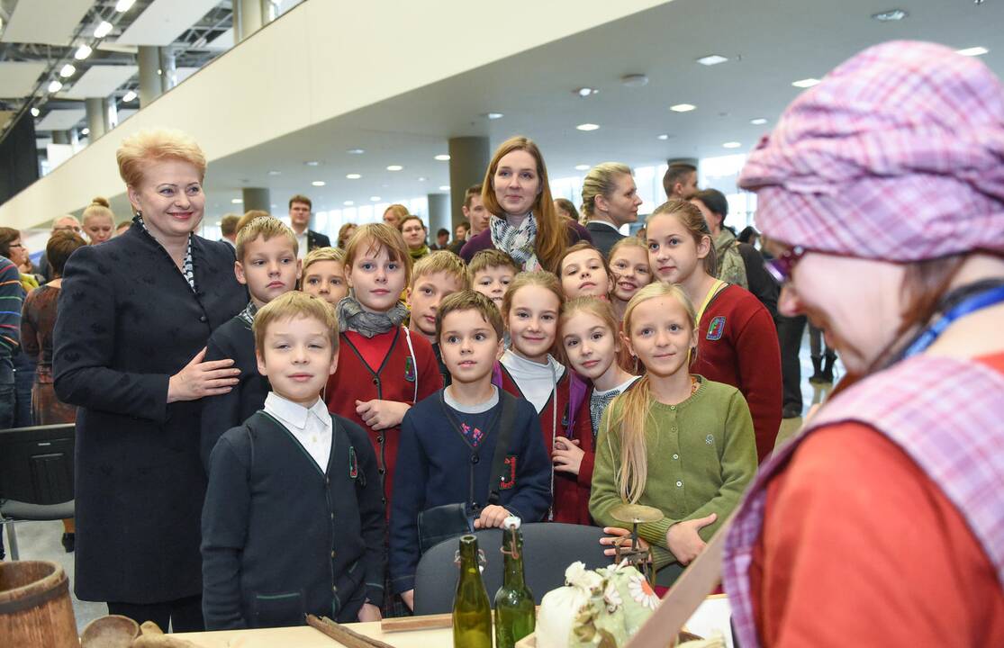 Prezidentė aplankė parodą „Mokykla 2015“