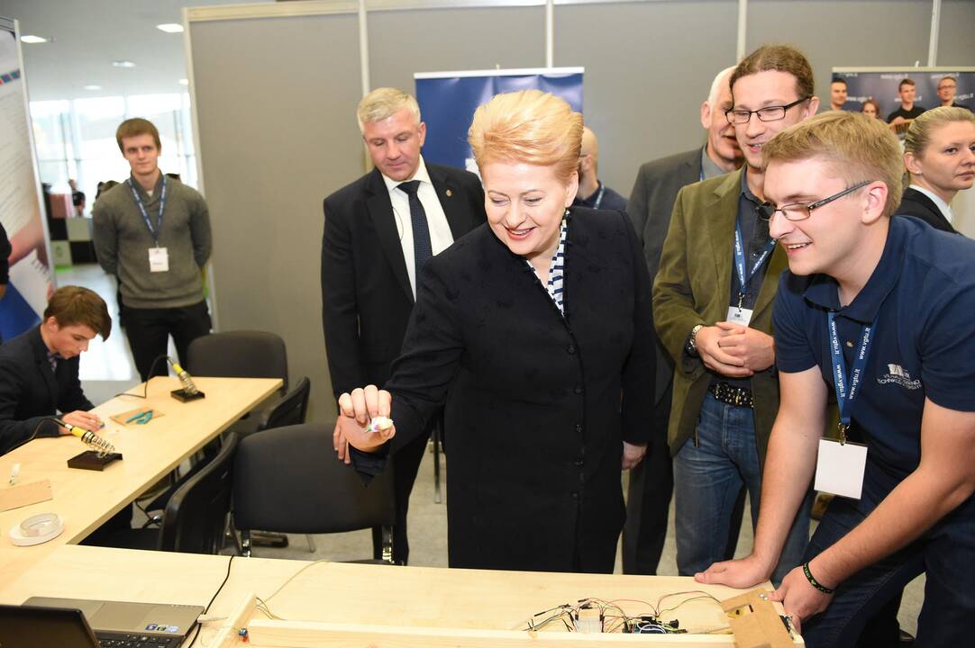 Prezidentė aplankė parodą „Mokykla 2015“