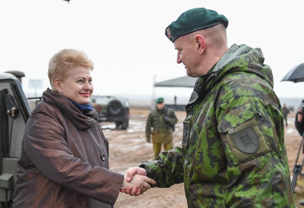 Prezidentė stebėjo NATO pratybas Pabradėje