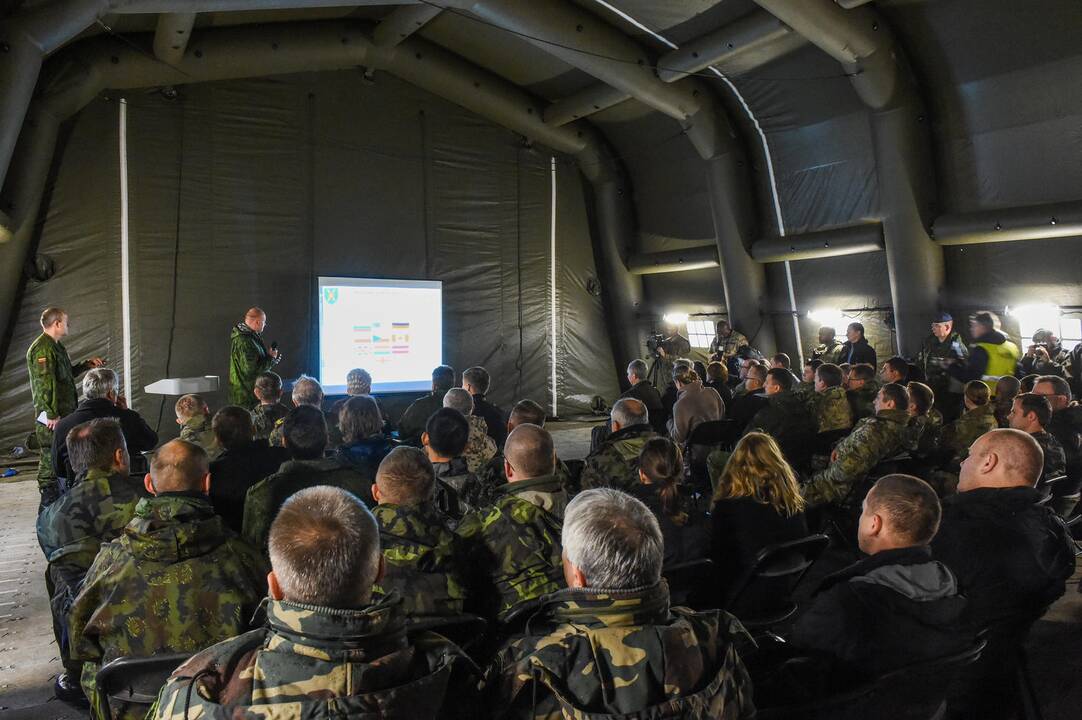 Prezidentė stebėjo NATO pratybas Pabradėje