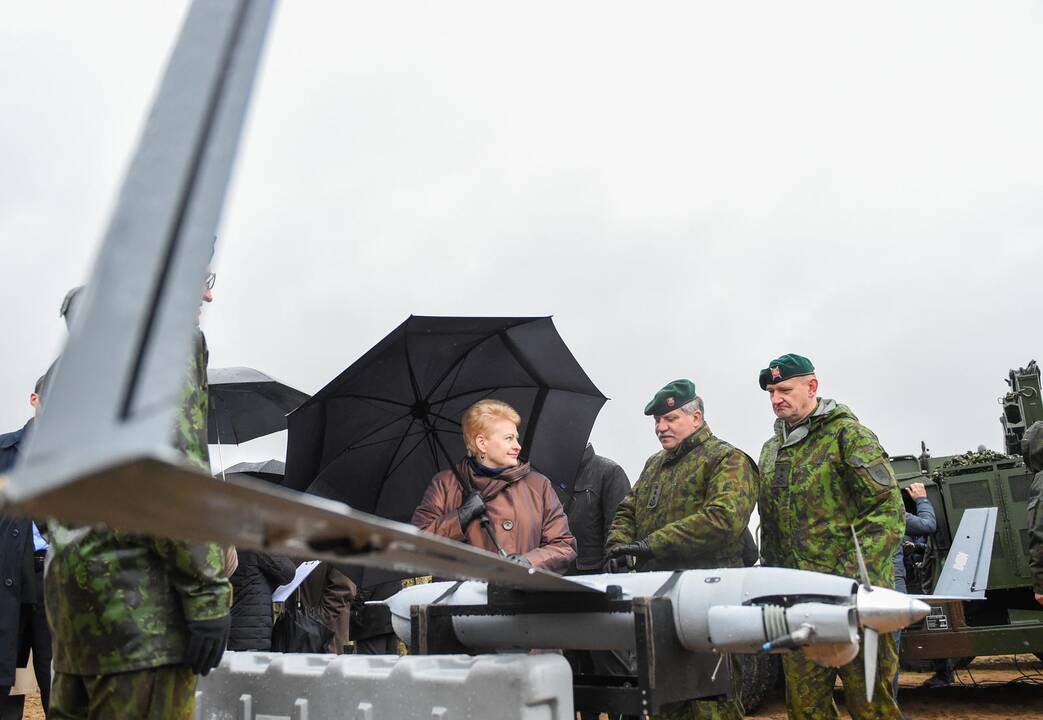 Prezidentė stebėjo NATO pratybas Pabradėje