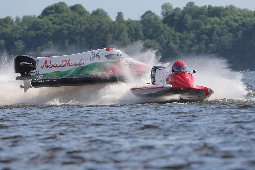 F2 formulių avarijos Kauno mariose