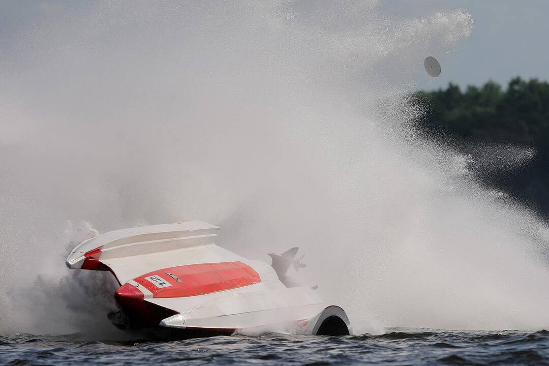 F2 formulių avarijos Kauno mariose