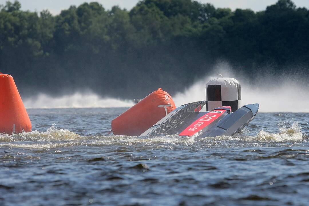 F2 formulių avarijos Kauno mariose