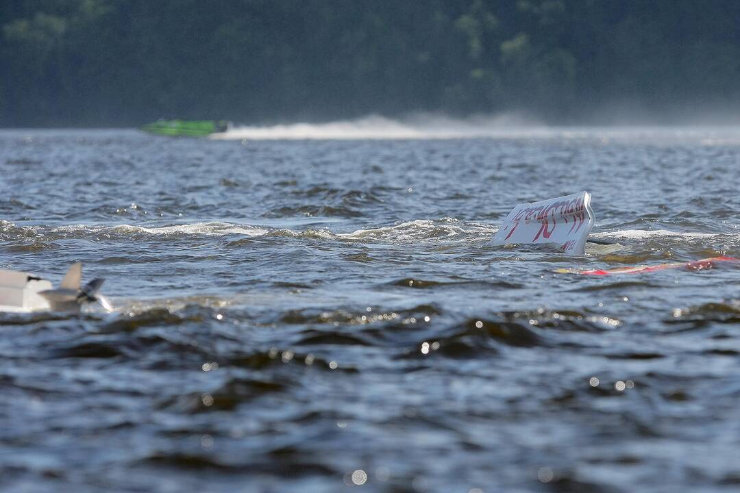 F2 formulių avarijos Kauno mariose