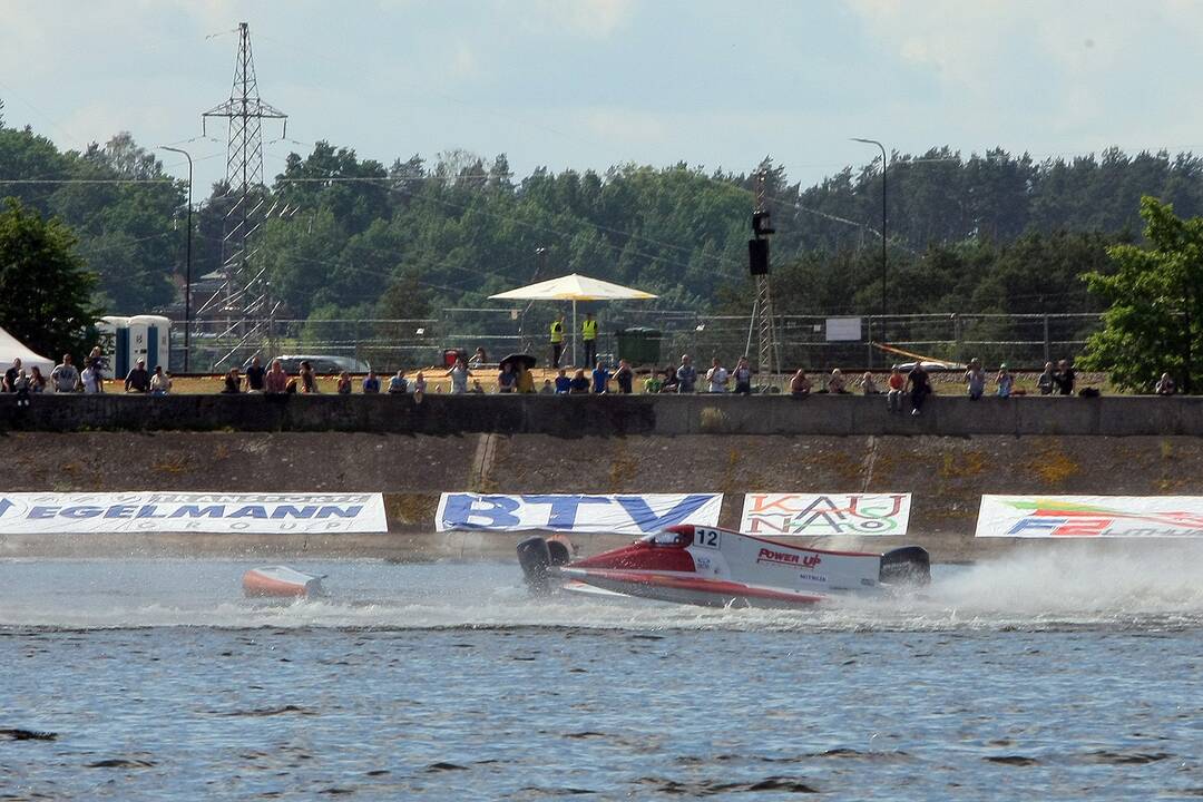 F2 formulių avarijos Kauno mariose