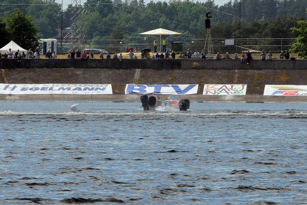 F2 formulių avarijos Kauno mariose