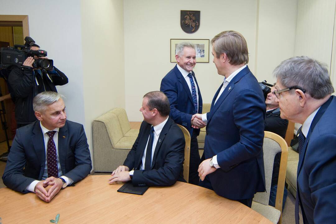 „Valstiečiai“ ir socialdemokratai pradėjo derybas dėl koalicijos