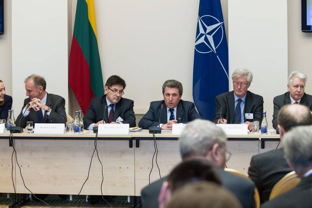 Prezidentūroje – tarptautinė konferencija Lietuvos įstojimo į NATO 10-mečio proga