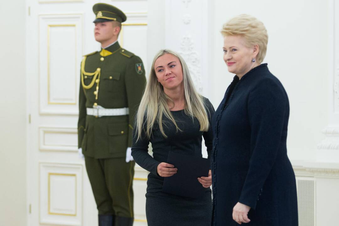 Prezidentė įteikė apdovanojimus nusipelniusiems sportininkams